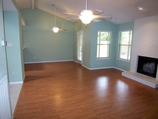 Building Photo - 12600 Pluto Ln