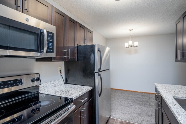 1BR, 1BA - 758SF - Kitchen - Brier Creek Apartments