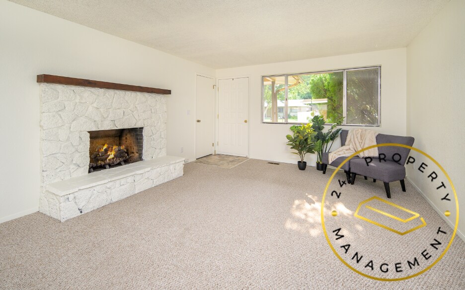 Primary Photo - 3881 S Minuteman Way