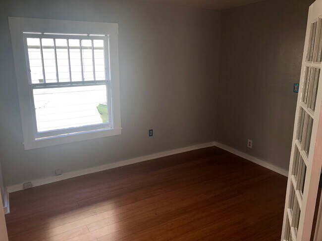 Dormitorio - 2110 11th Ave