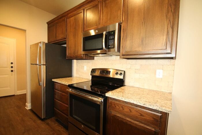 Primary Photo - ((FREE DECEMBER RENT)) Picture PERFECT 3/2...