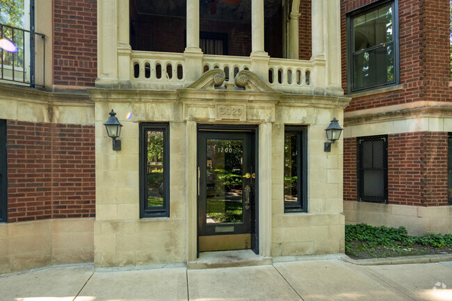 Entrance - 1200 E Madison Park