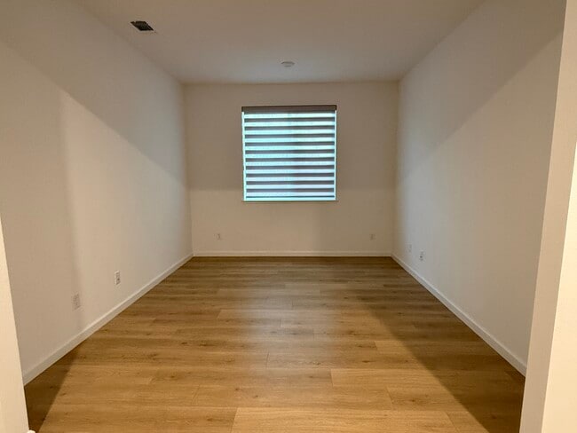 Building Photo - 1580 Blue Moon Ln