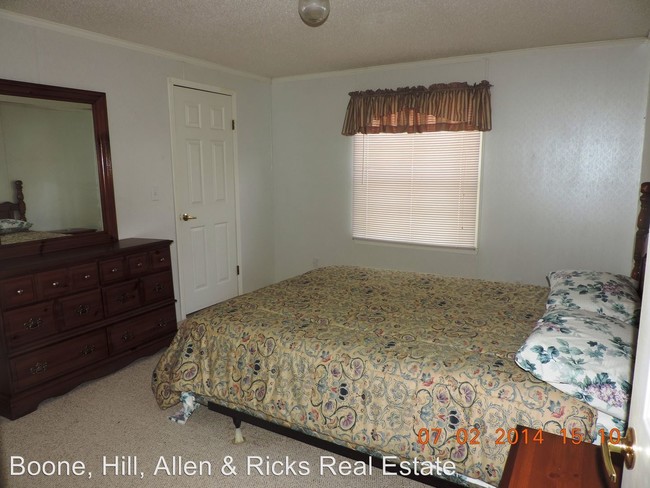 Building Photo - 205 Lake Shore Dr