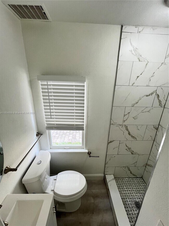 Foto del edificio - 500 SW 10th St