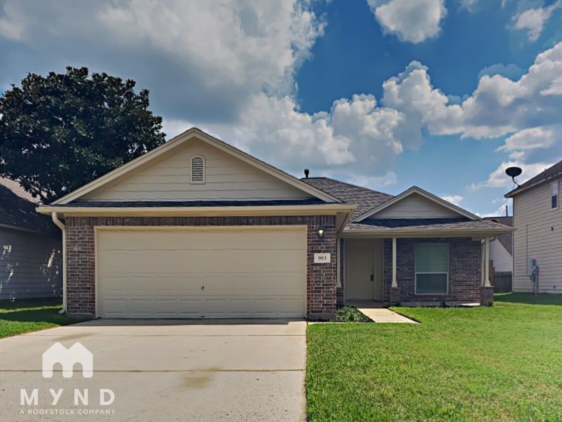 Primary Photo - 983 Oak Lynn Dr