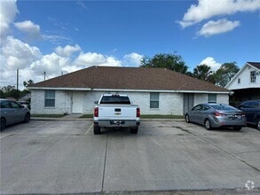 Building Photo - 701 Oblate Ave