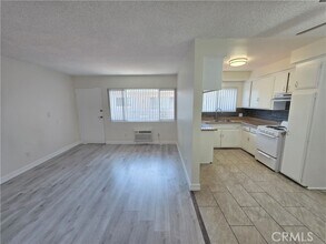 Building Photo - 15436 Vanowen St