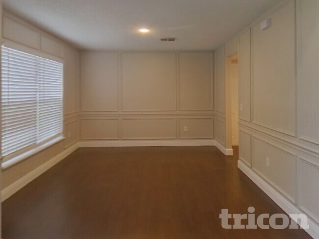 Building Photo - 1730 Sunset Ridge Dr
