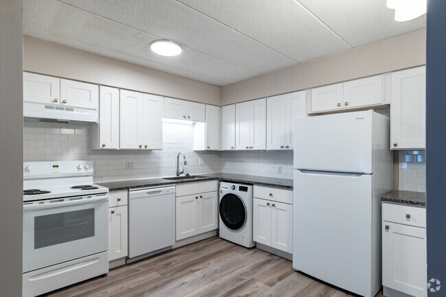 2HAB, 2BA - 916 ft² - Renovado - Hidden Valley Club