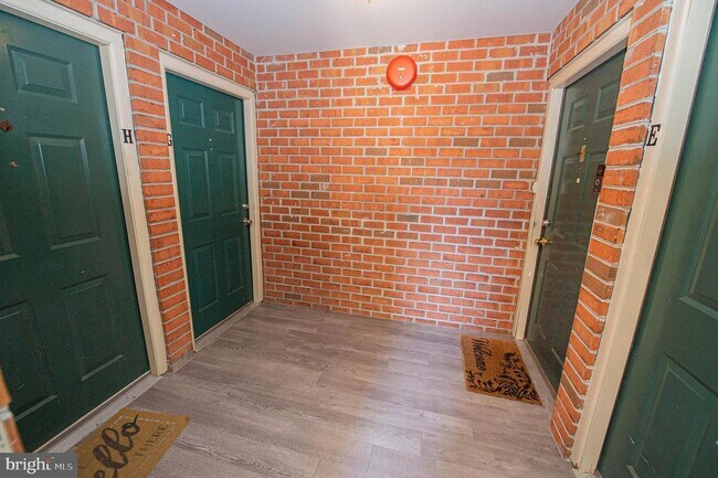Building Photo - 803 College Ln