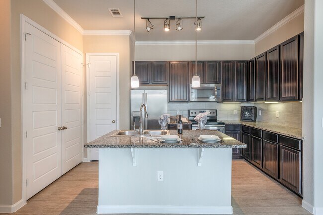 Building Photo - Encore 380