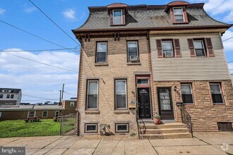 Building Photo - 103 E 4th St