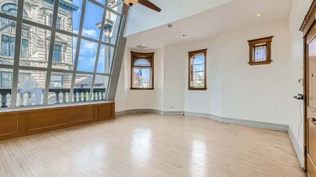 Foto del edificio - 1439 W 18th St