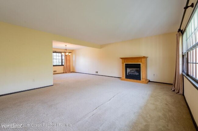 Building Photo - 4 br, 3 bath House - 1030 Mulberry Pl