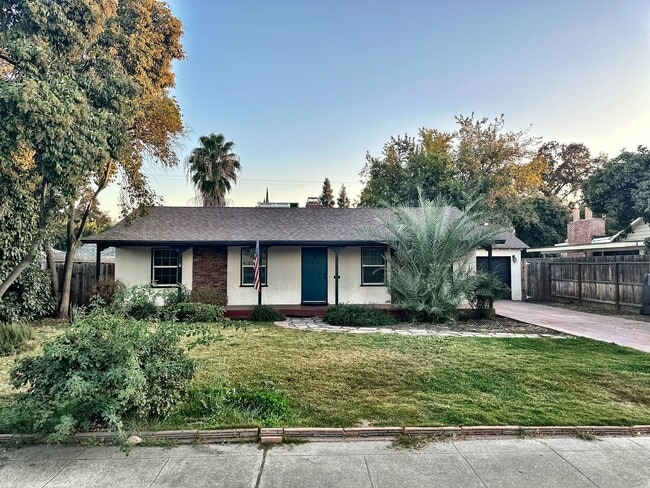 Building Photo - 1705 W Noble Ave