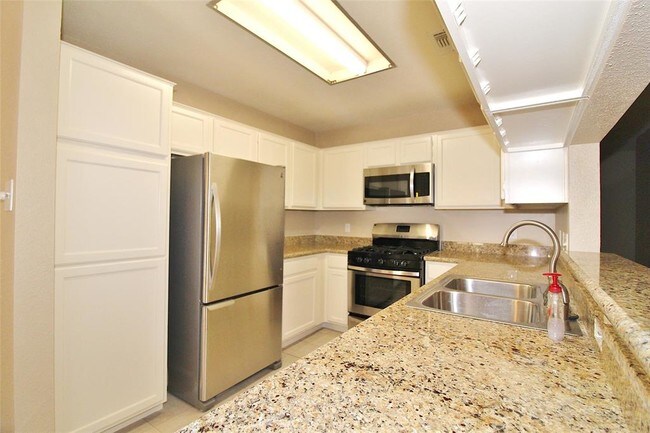 Foto del edificio - 2711 Grants Lake Blvd