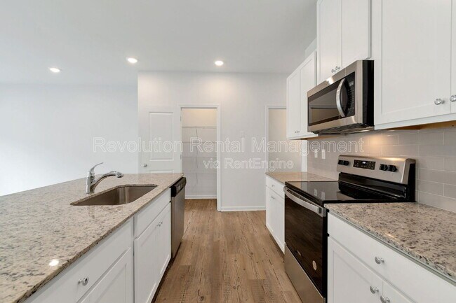 Foto del edificio - 101 Tumbling Waters Trl