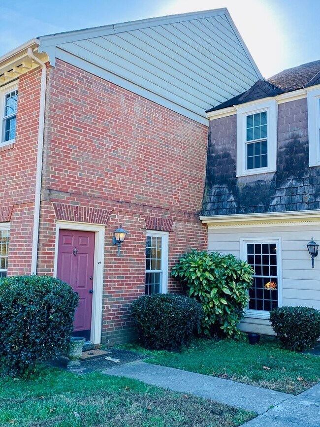 Foto del edificio - 3810 Hermitage Rd