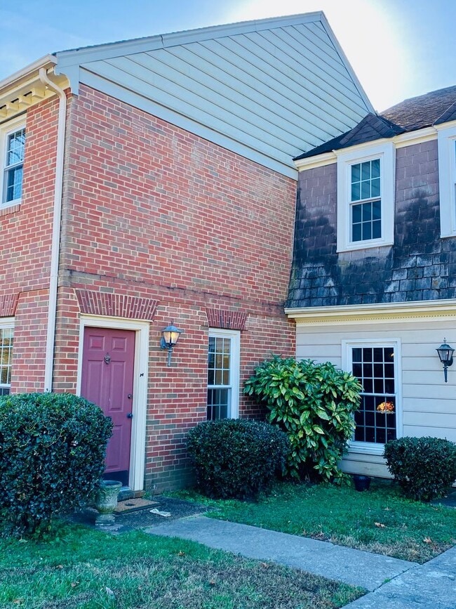 Building Photo - 3810 Hermitage Rd