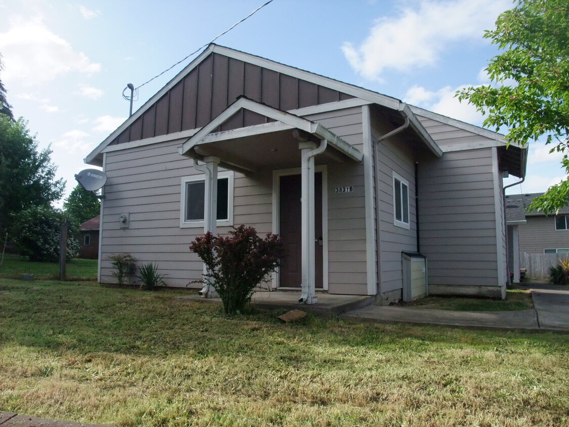 Primary Photo - 3831 Duplex Ct SE