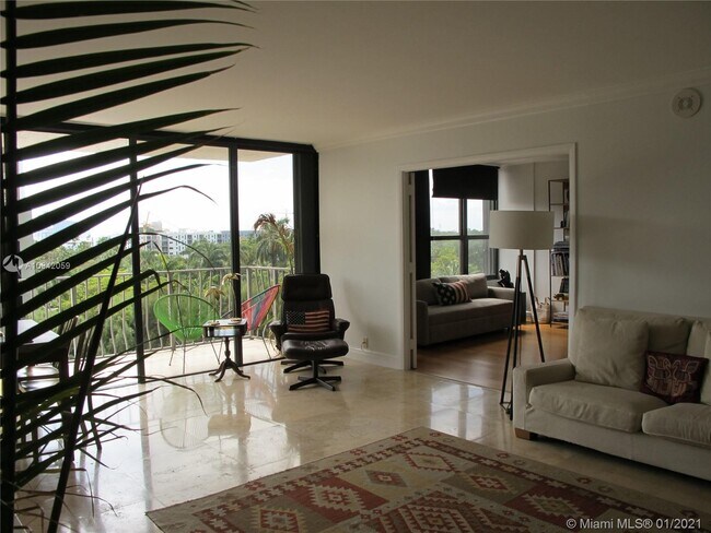 Foto del edificio - 780 NE 69th St