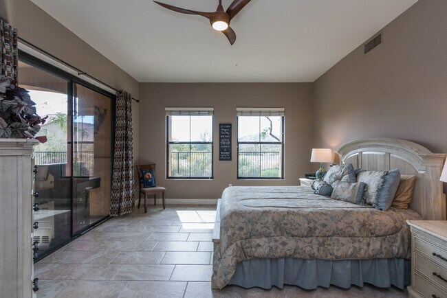 Building Photo - Ahwatukee Mountain Views & More!!