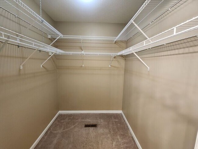 Foto del edificio - 3 Bedroom On Cul-de-sac, East Side Location