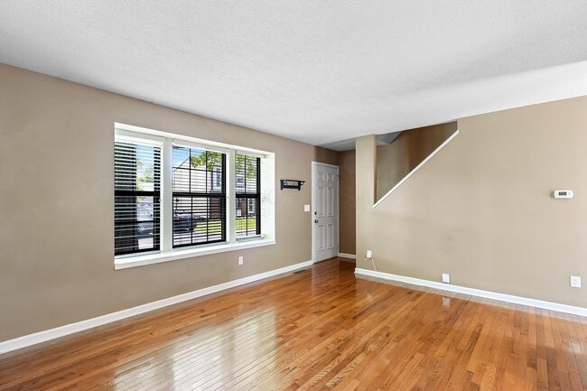 Building Photo - 7701 Kelvinway Dr