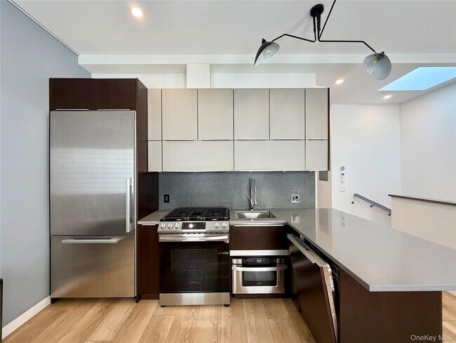 Foto del edificio - 71-57 69th Pl