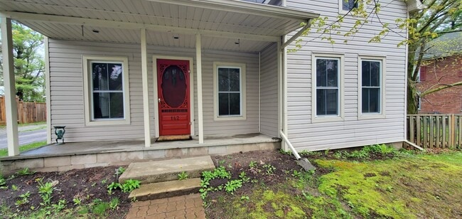 Building Photo - 142 Bloomfield Main St