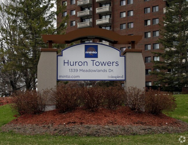 Parkwood Hills Apartments 1343 Meadowlands Dr Ottawa, ON