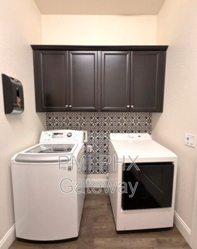 Foto del edificio - 2685 E Ebony Dr