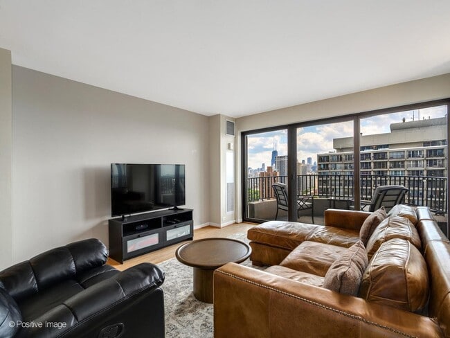 Building Photo - 2020 N Lincoln Park W