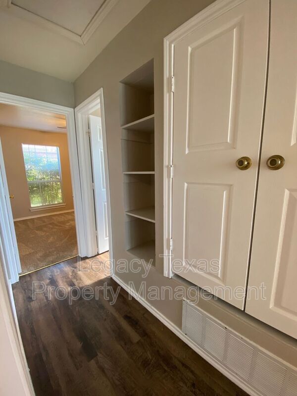 Foto del edificio - 701 Miracle Ln