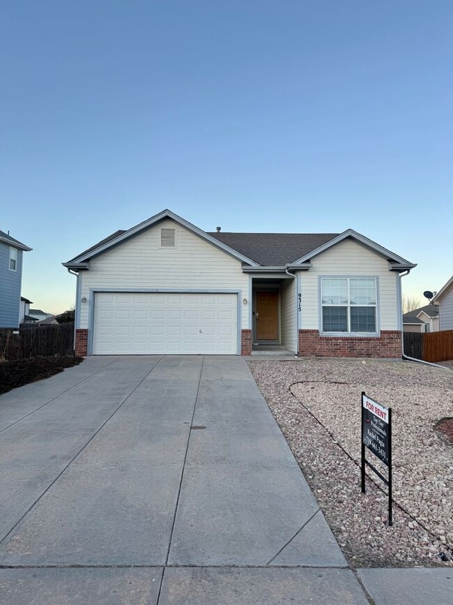 Foto del edificio - 3 Bedroom Home in Peyton