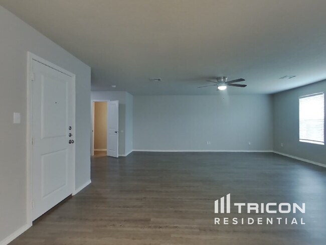 Foto del edificio - 5014 Everett Loop