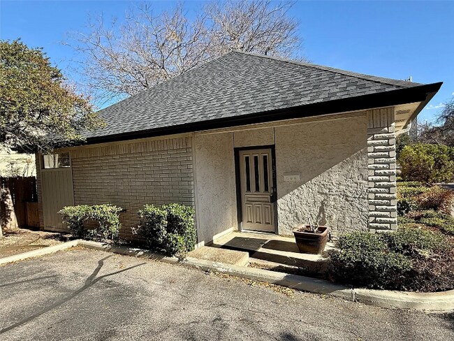 Foto del edificio - 1307 Kinney Ave