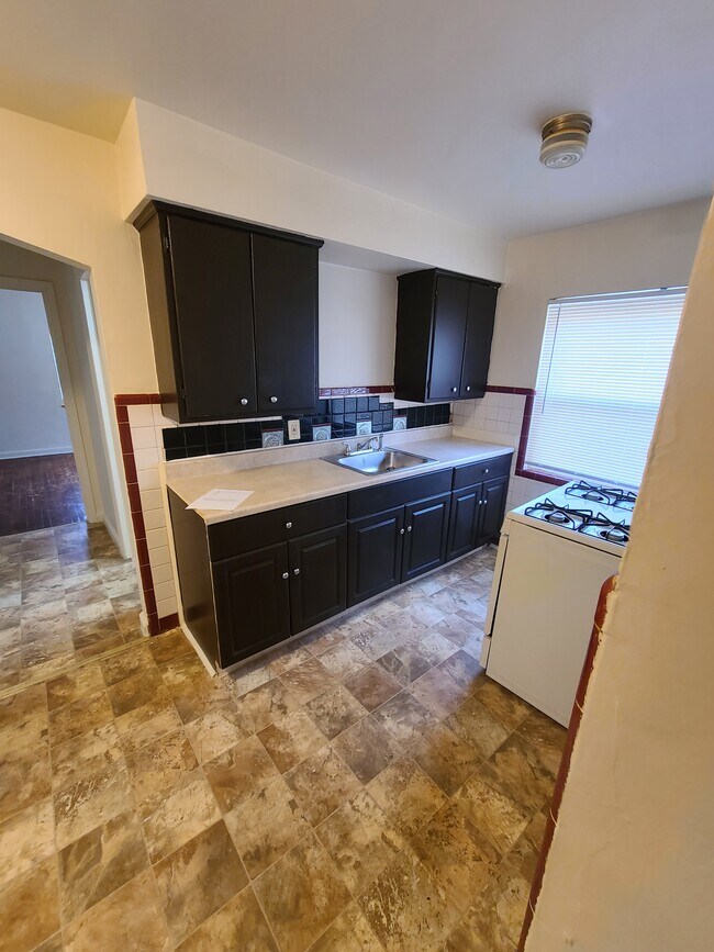 Kitchen - 1628 Anita Pl