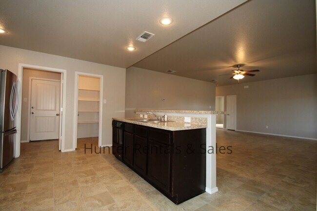 Building Photo - Eagle Valley Four-Bedroom!