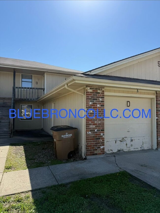 Building Photo - 511 Sky Vue Dr