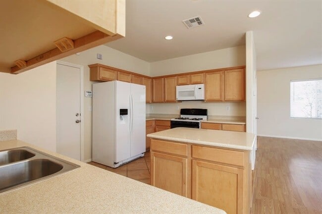 Building Photo - 8949 Grand Emerald Ct