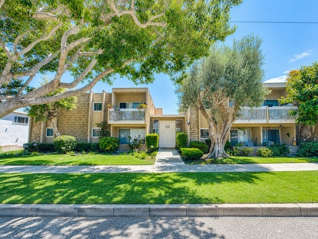 Photo - 108 N Helberta Ave (Redondo Beach, CA) Apartment
