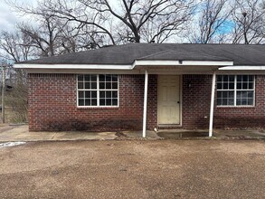 Building Photo - 330 N Main St