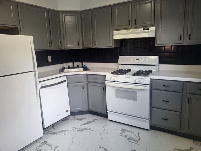 Foto del edificio - 3 bedroom, 1.5 bath ranch in Penn Hills!