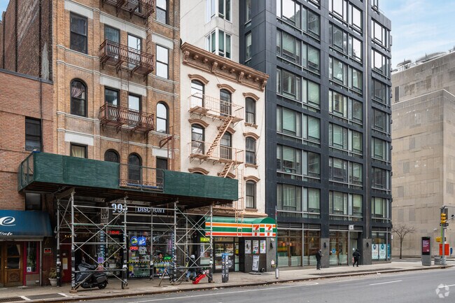 Exterior - 368 Eighth Ave