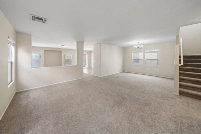 Foto del edificio - Recently Painted 3 Bedroom Home with Separate Living Areas