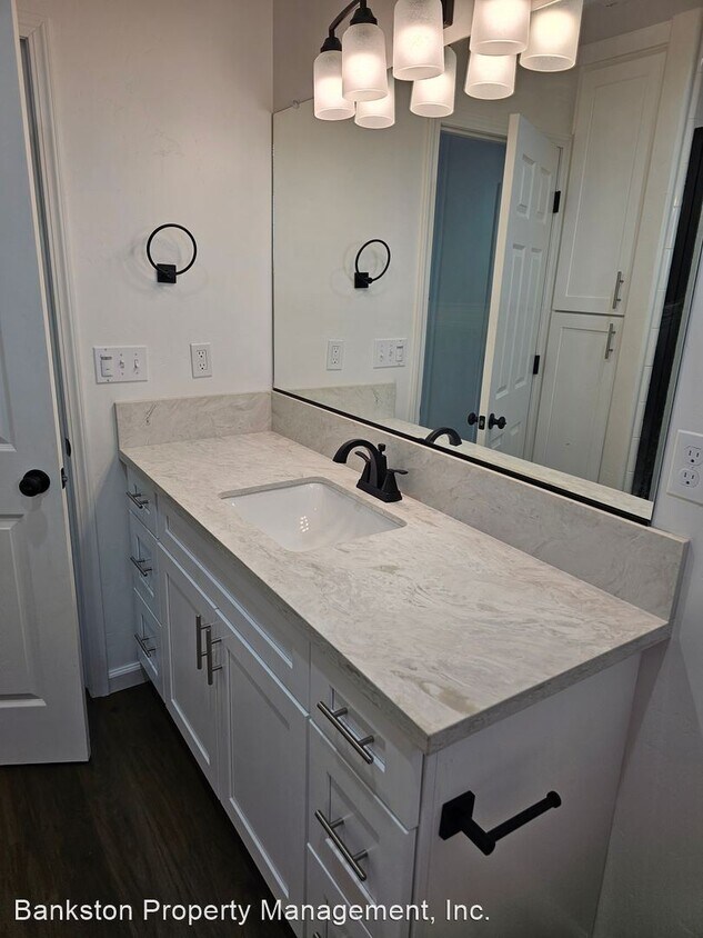 Building Photo - 3 br, 2 bath House - 2815 W. Harter