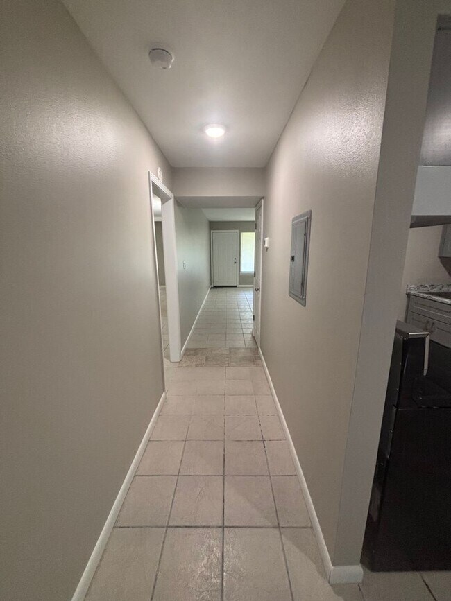 Foto del edificio - 210 Pelham Rd