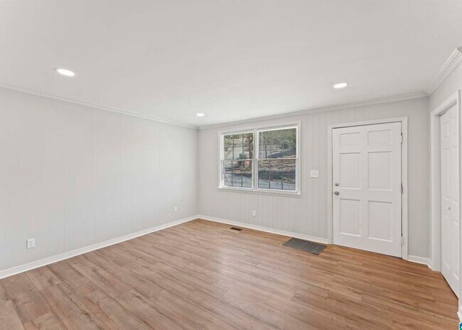 Building Photo - 1000 Jacque Cir